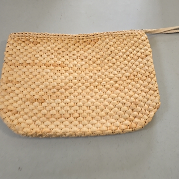 Hand Crafted Beige Woven Tote - Picture 3 of 8